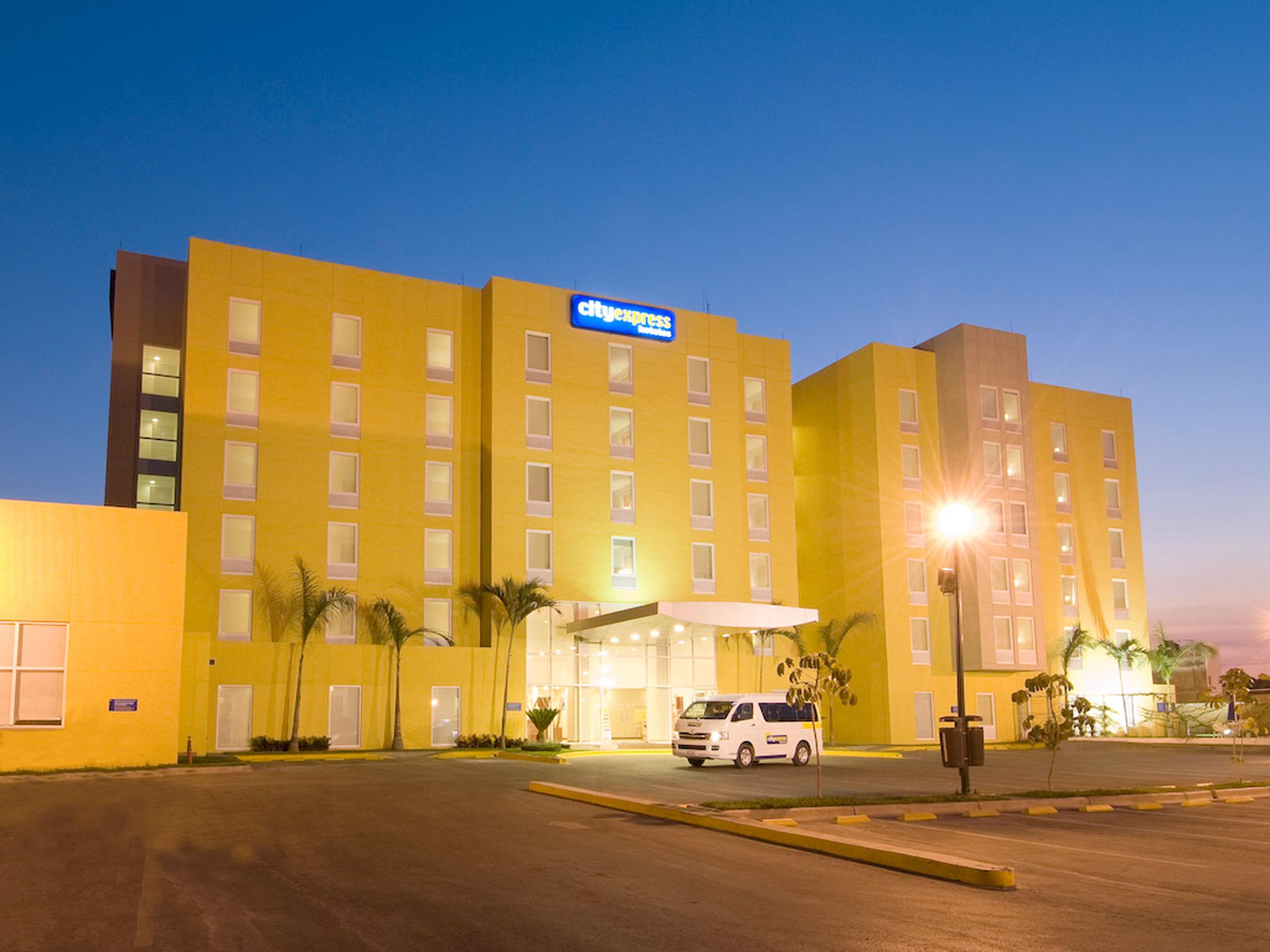 City Express By Marriott Lazaro Cardenas Exterior photo