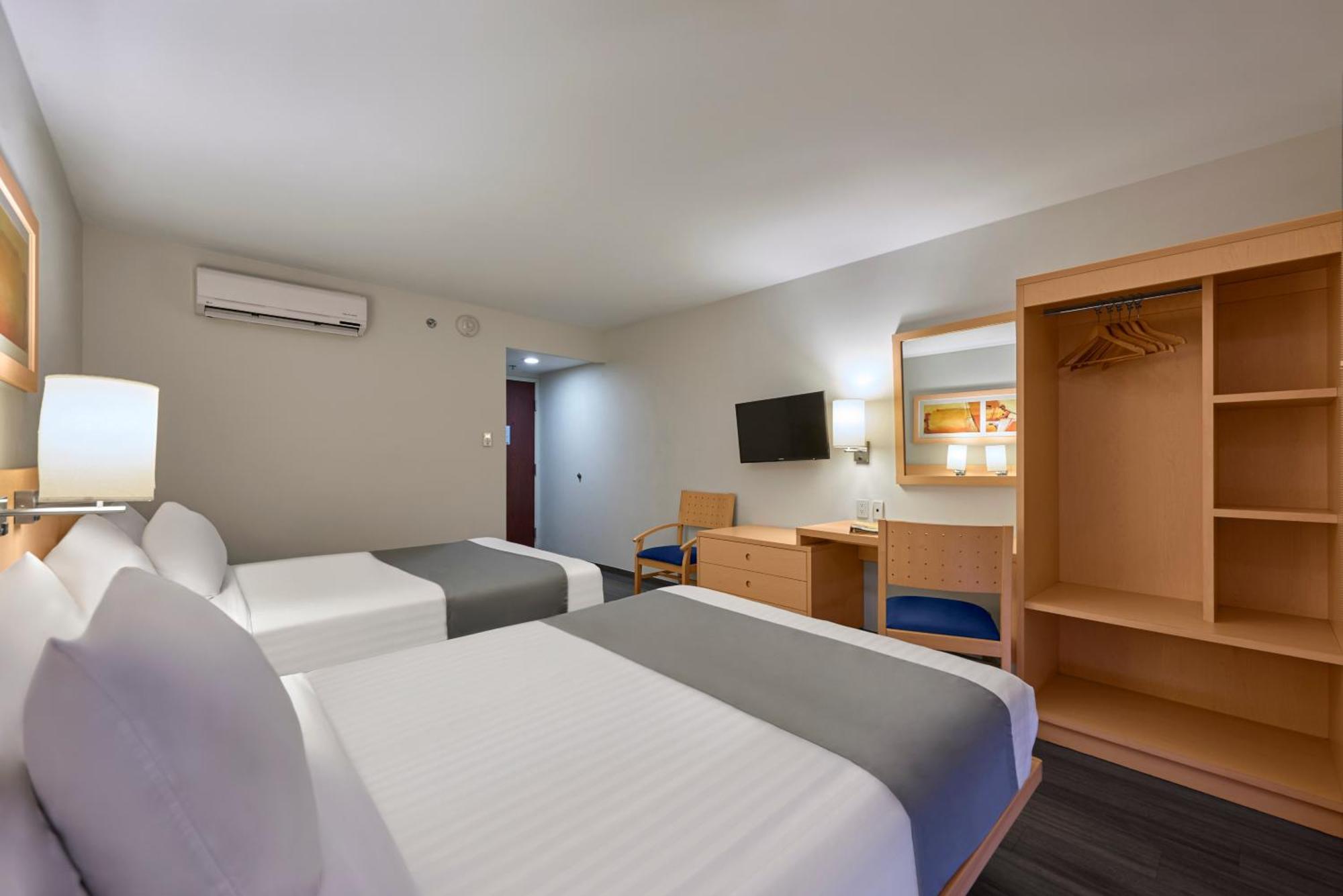 City Express By Marriott Lazaro Cardenas Exterior photo