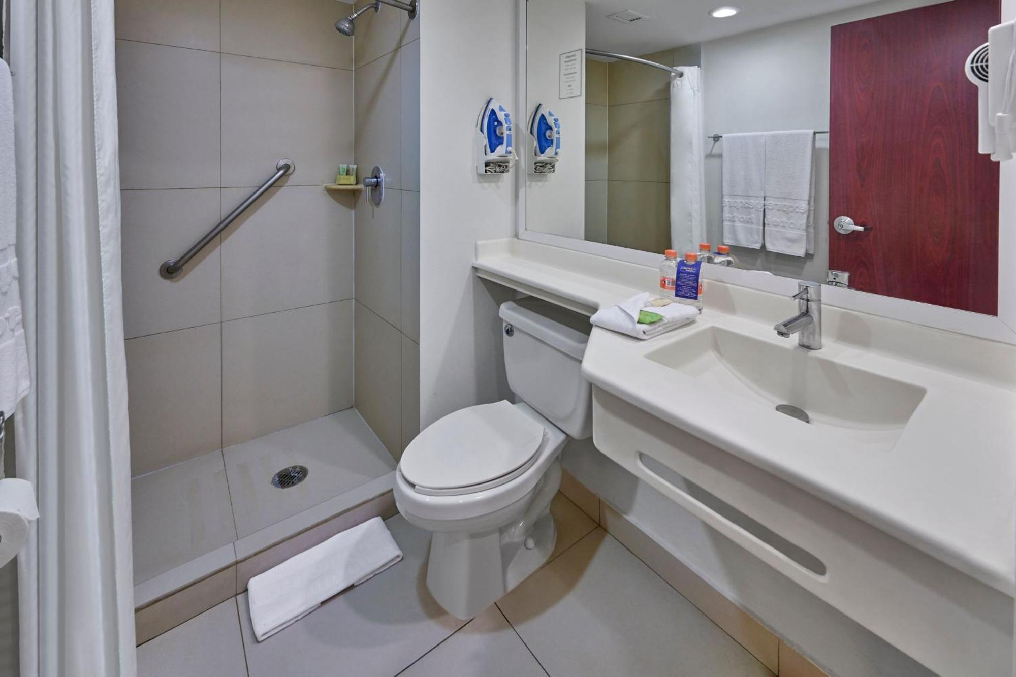City Express By Marriott Lazaro Cardenas Exterior photo