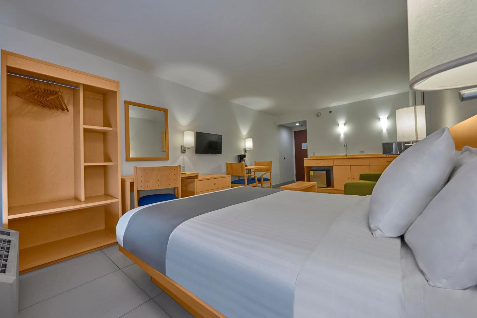 City Express By Marriott Lazaro Cardenas Exterior photo