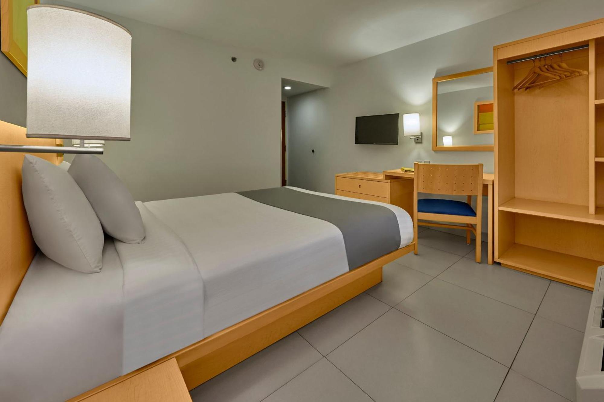 City Express By Marriott Lazaro Cardenas Exterior photo